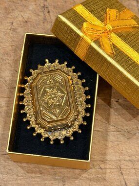 Vintage Gold-Tone Ornate Brooch Pin With Intricate Star Design And Gift Box